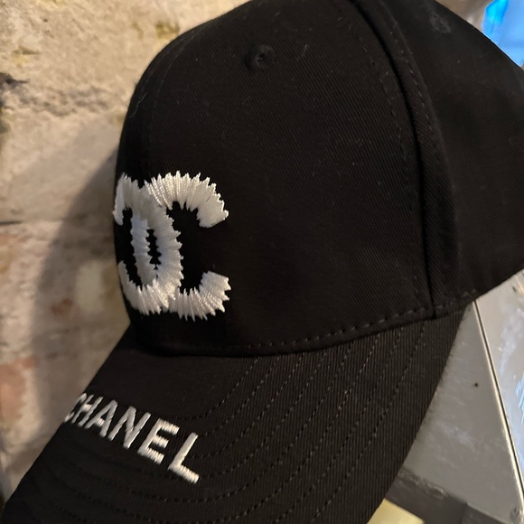 New Baseball Cap in Black with Embroidered emblem in Cream. Adjustable - Picture 2 of 4